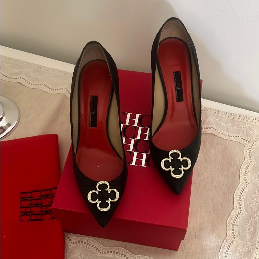 Chic Black Women's Shoes with Embellished Detail